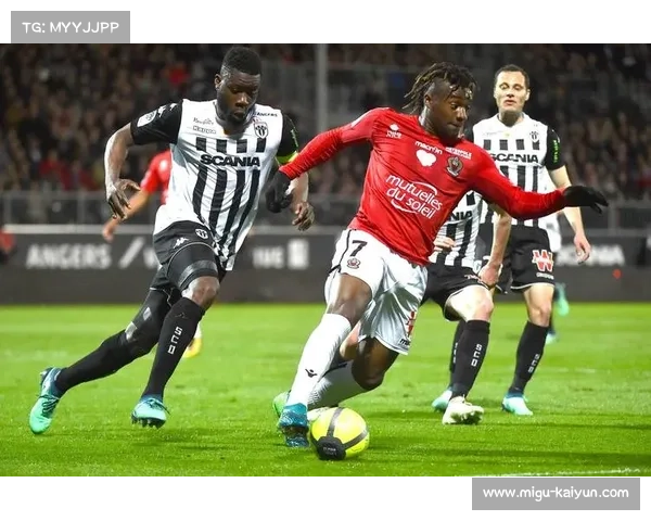 朗斯主场迎战雷恩，博拉尔特-德勒利球场上演关键对决